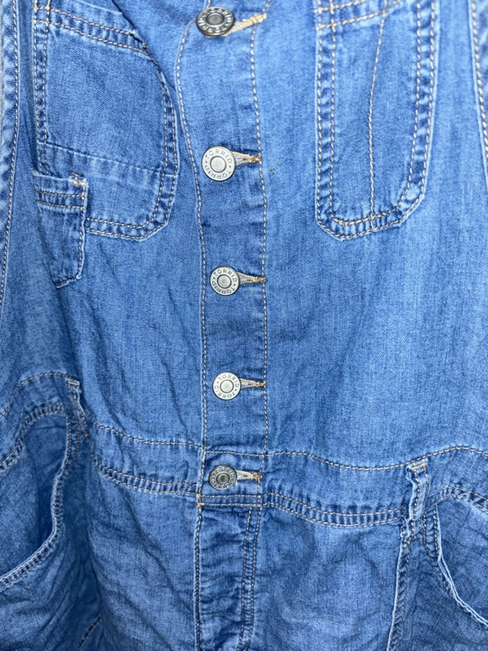torrid Denim Button-Front Overalls Shorts - Light Blue - Picture 3 of 5
